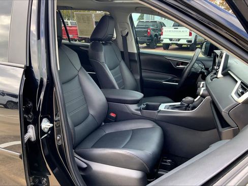 Used 2024 Toyota RAV4 XLE Premium image 8