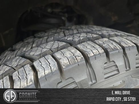 Used 2024 GMC Yukon AT4 w/ Technology Package image 28