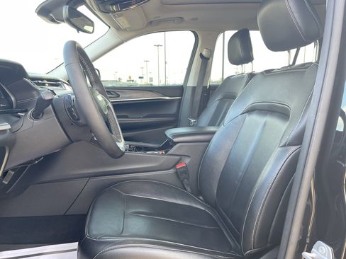 Used 2023 Jeep Grand Cherokee L Limited w/ Black Appearance Package image 37