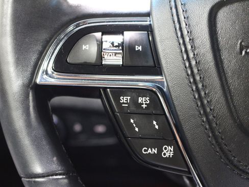 Used 2018 Lincoln Continental Reserve FWD image 11
