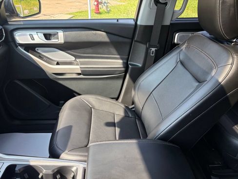 Used 2023 Ford Explorer Limited w/ Limited Technology Package AWD/4WD image 16