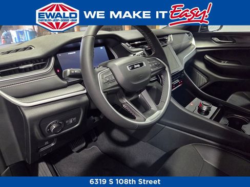 New 2025 Jeep Grand Cherokee Altitude image 2