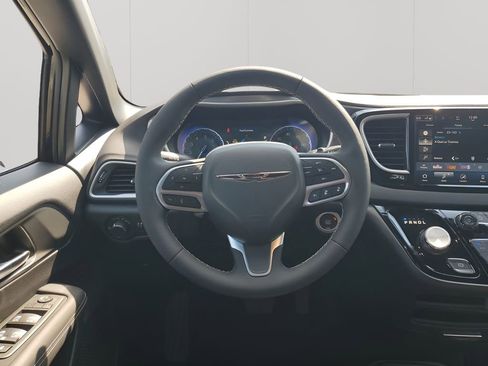 New 2026 Chrysler Voyager LX image 23