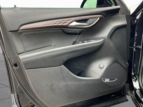 Used 2022 Buick Envision Avenir w/ Technology Package II FWD image 43