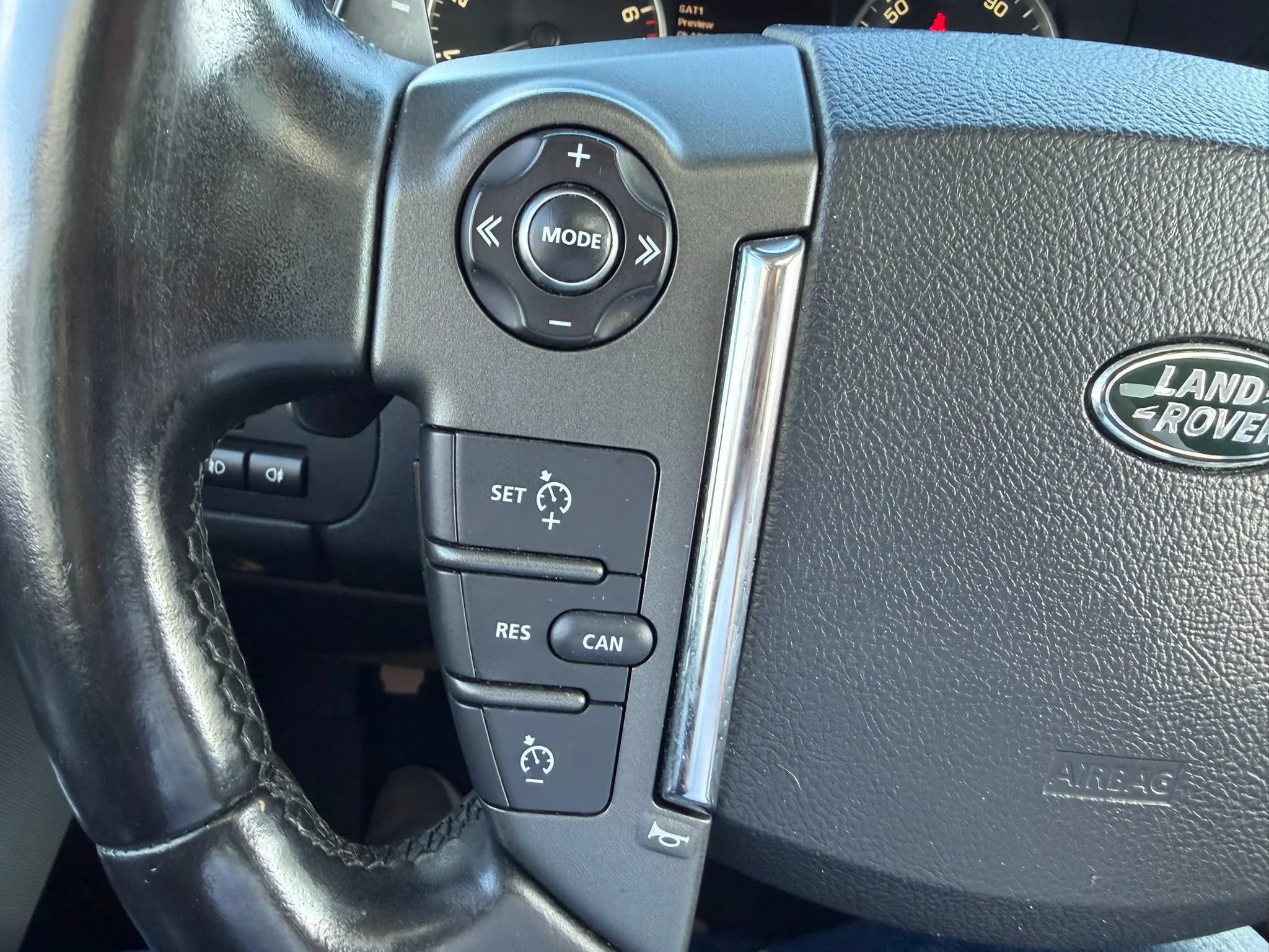 Used 2016 Land Rover LR4 HSE Silver Edition AWD/4WD image 52