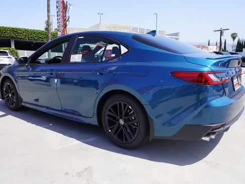 Used 2026 Toyota Camry SE image 5