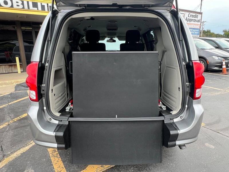 Used 2018 Dodge Grand Caravan SE w/ UConnect Hands-Free Group FWD image 51