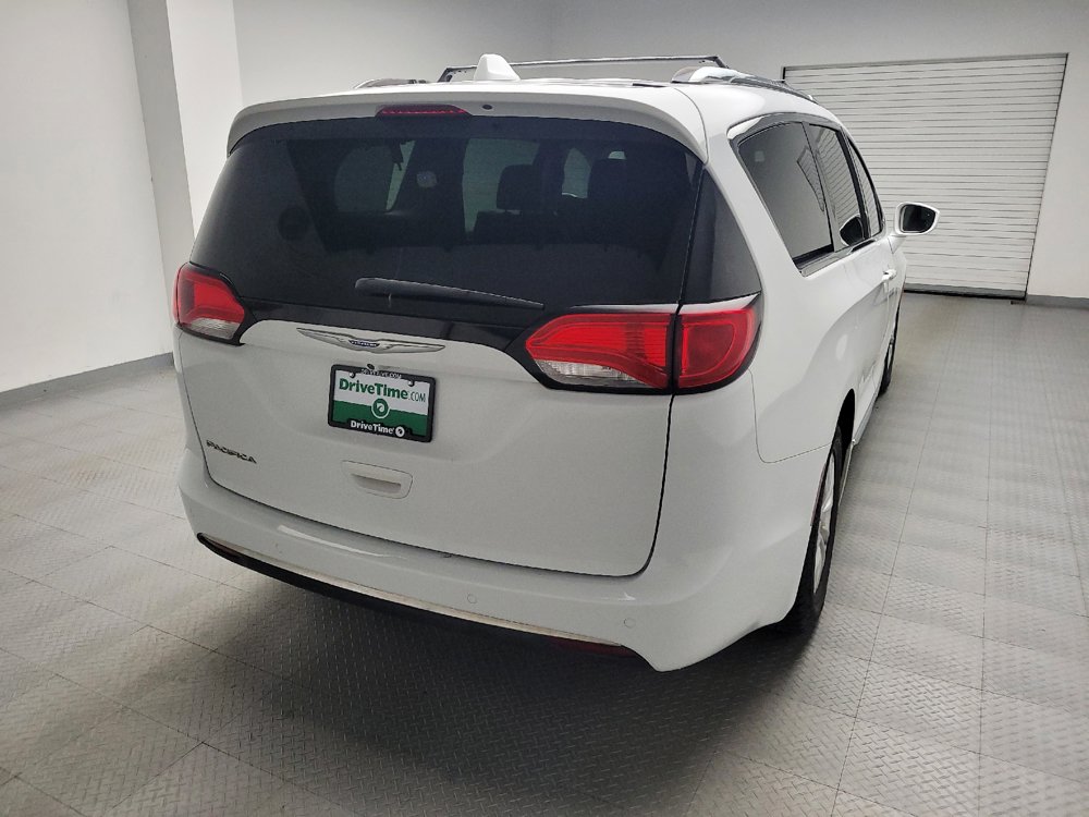 Used 2018 Chrysler Pacifica Touring-L FWD image 7