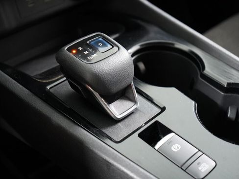 Used 2022 Nissan Rogue SV AWD/4WD image 17