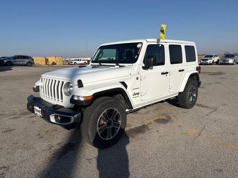 Used 2023 Jeep Wrangler Unlimited Sahara AWD/4WD image 4