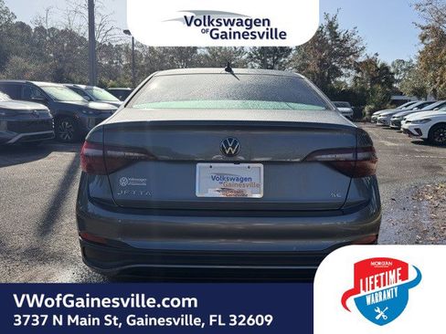 Certified 2024 Volkswagen Jetta SE image 5