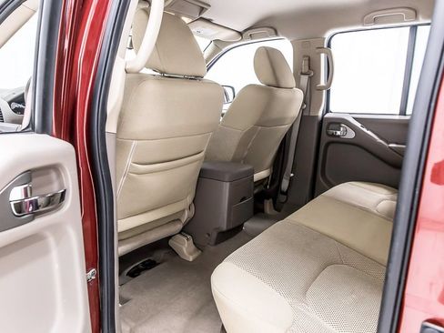 Used 2018 Nissan Frontier SV AWD/4WD image 32