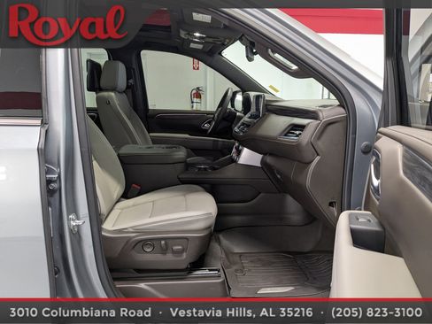 Used 2023 GMC Yukon XL SLT w/ SLT Premium Package image 8