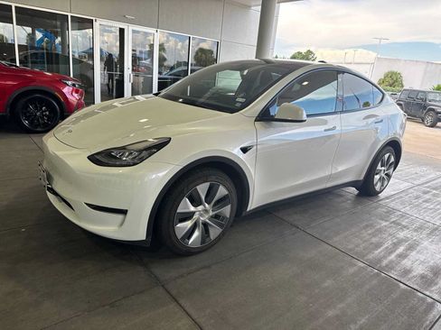 Used 2023 Tesla Model Y Long Range AWD/4WD image 1