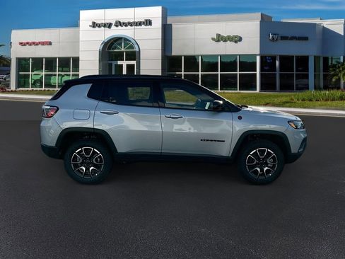 New 2026 Jeep Compass Trailhawk w/ Trailer Tow Group image 8