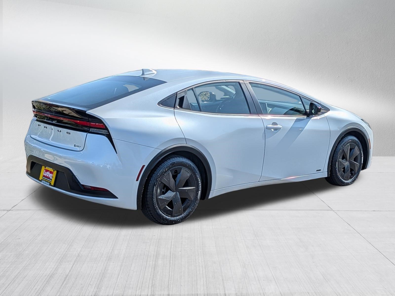 Used 2025 Toyota Prius LE AWD/4WD image 7