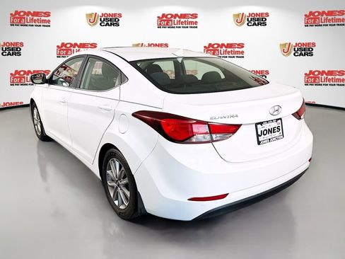Used 2015 Hyundai Elantra SE w/ Option Group 03 FWD image 2