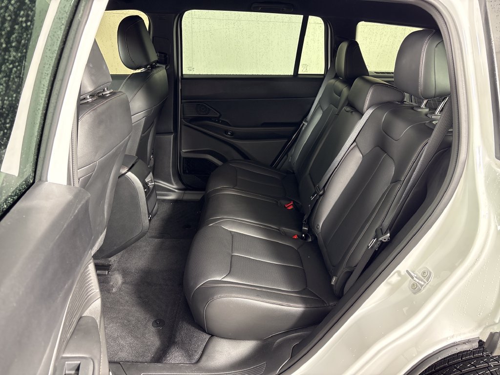 Used 2026 Jeep Cherokee Limited AWD/4WD image 31