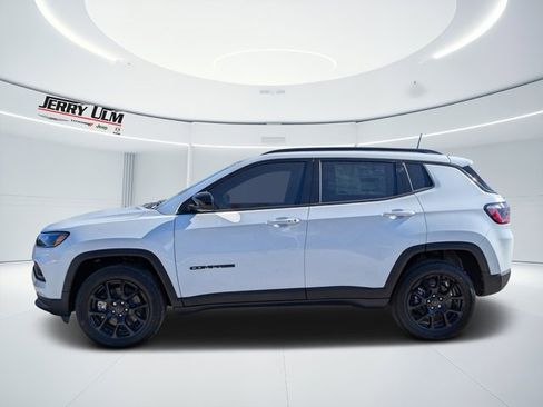 New 2026 Jeep Compass Latitude image 6