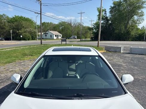 Used 2023 Toyota Camry SE w/ Cold Weather Package image 9