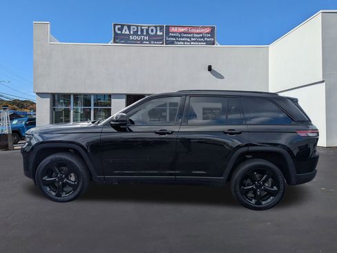 Used 2023 Jeep Grand Cherokee Limited w/ Black Appearance Package image 6