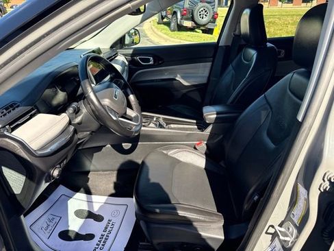 Certified 2022 Jeep Compass Limited AWD/4WD image 9