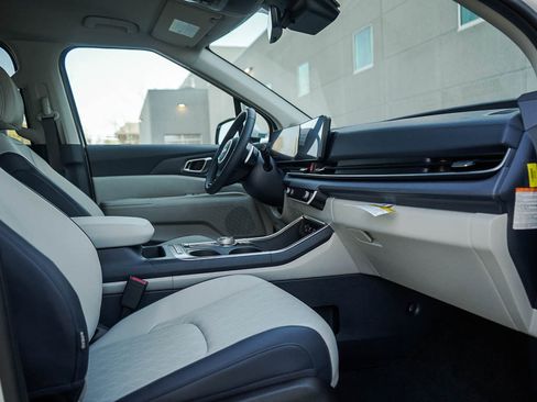 New 2026 Kia Carnival EX image 11