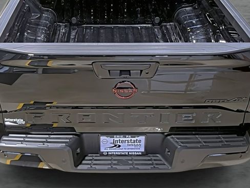Used 2024 Nissan Frontier PRO-4X w/ Technology Package image 11