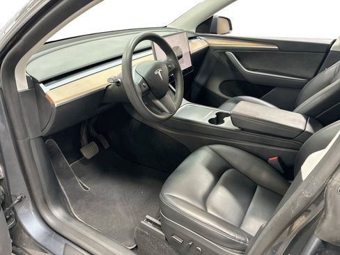 Certified 2023 Tesla Model Y Long Range AWD/4WD image 9