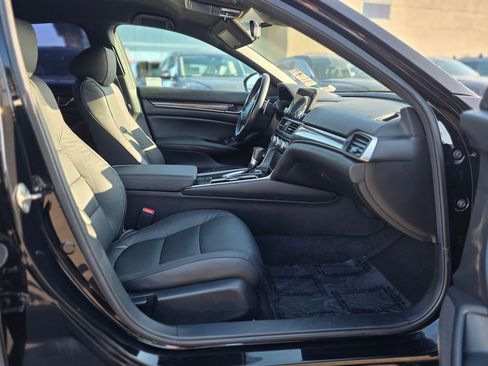 Used 2018 Honda Accord Sport image 9