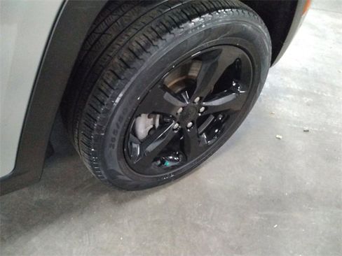 Used 2023 Jeep Grand Cherokee L Limited w/ Luxury Tech Group II image 18