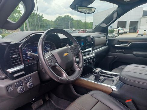 Used 2025 Chevrolet Silverado 1500 High Country AWD/4WD image 8
