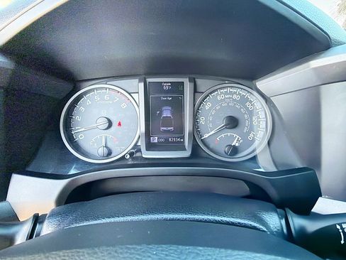 Used 2018 Toyota Tacoma TRD Sport image 37