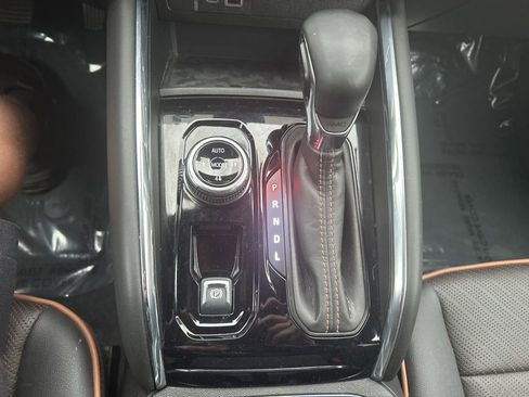 Used 2024 GMC Canyon AT4 w/ AT4 Premium Package image 28