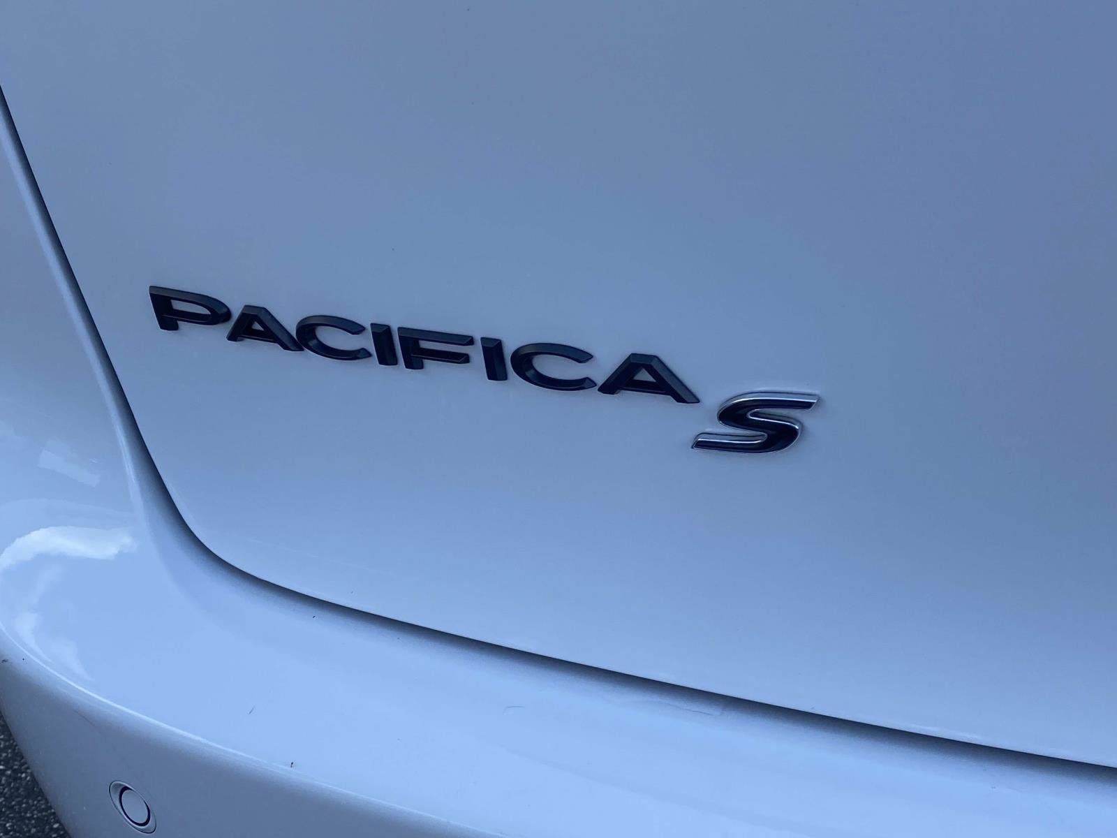 Used 2025 Chrysler Pacifica Limited FWD image 5