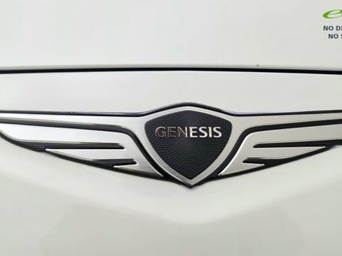 Used 2025 Genesis G70 2.5T image 16