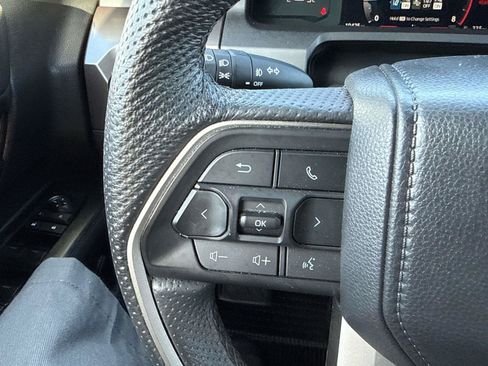 Used 2025 Toyota Tacoma SR5 AWD/4WD image 24
