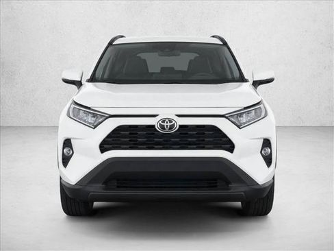 Used 2020 Toyota RAV4 XLE Premium FWD image 2