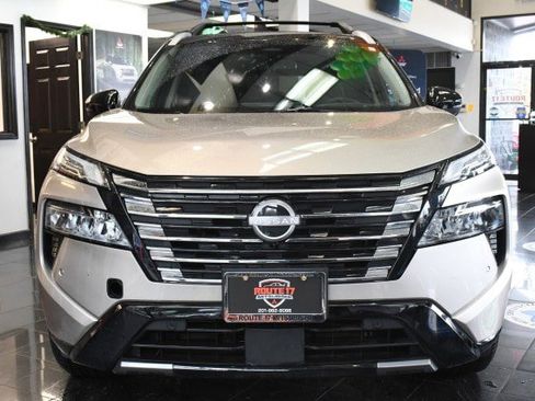 Used 2025 Nissan Rogue Platinum w/ Platinum Premium Package AWD/4WD image 2