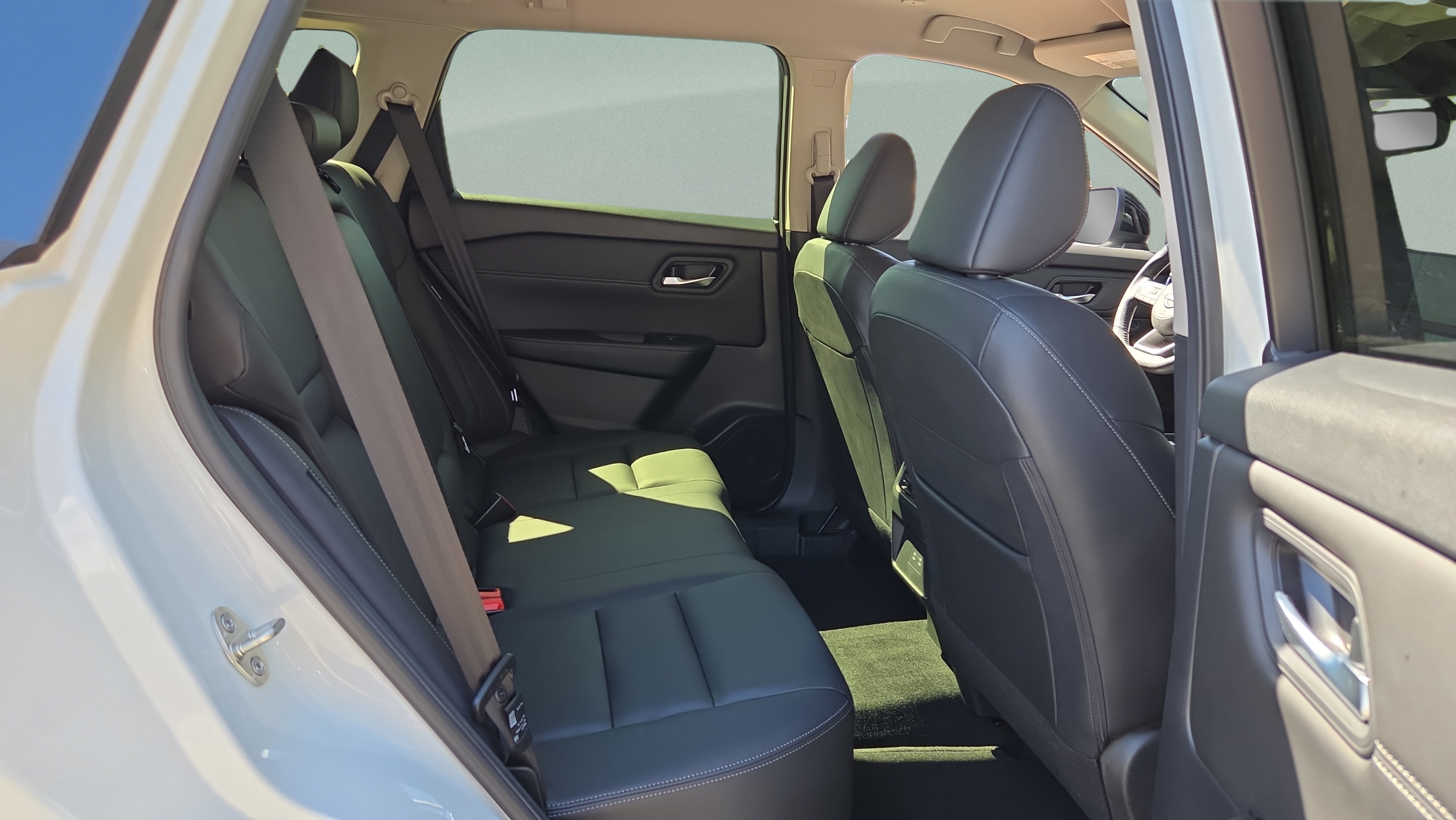Used 2024 Nissan Rogue SL FWD image 18