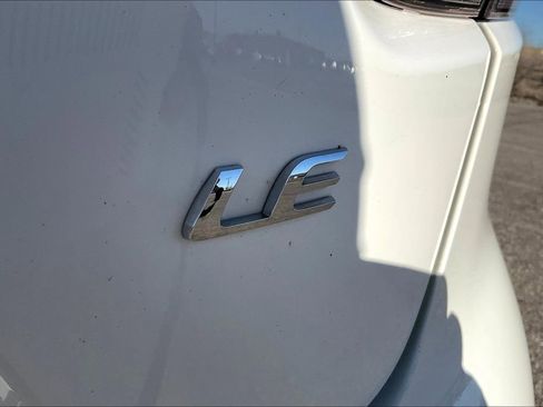 Used 2020 Toyota Corolla LE image 8