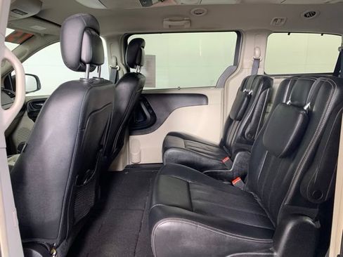 Used 2015 Chrysler Town & Country Touring-L w/ Driver Convenience Group FWD image 8
