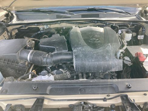 Used 2020 Toyota Tacoma TRD Sport w/ Technology Package image 39