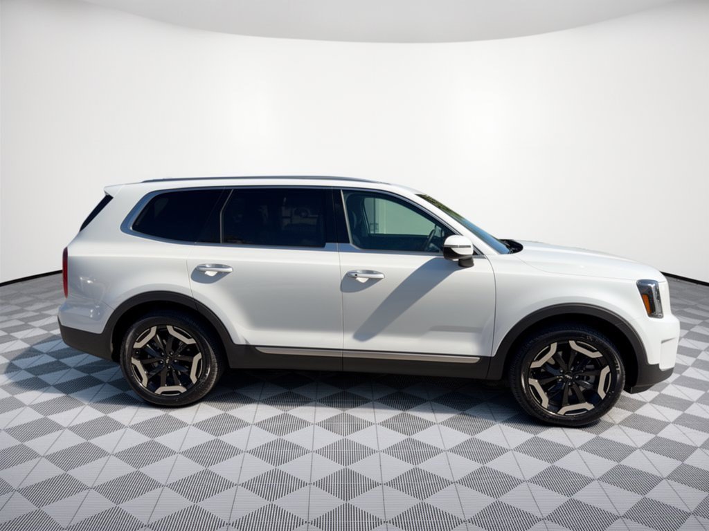 Used 2025 Kia Telluride S FWD image 8