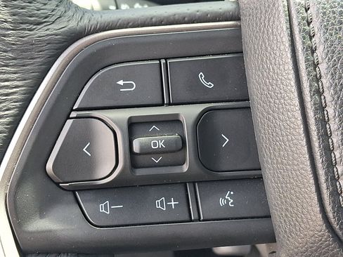 Used 2025 Toyota Tacoma SR5 w/ SR5 Upgrade Package AWD/4WD image 21