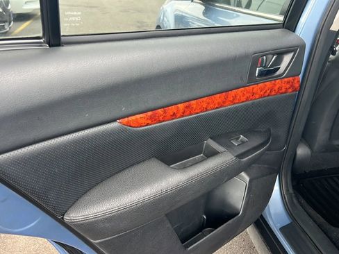 Used 2010 Subaru Outback 2.5i Limited image 31