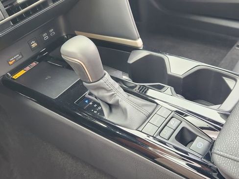 Used 2025 Toyota Camry XSE FWD image 16