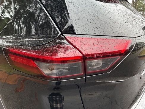 Used 2023 Nissan Rogue SL w/ SL Premium Package image 13