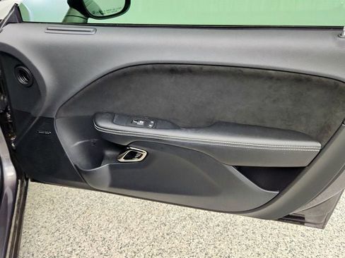 Used 2016 Dodge Challenger SRT Hellcat RWD image 25