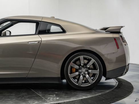 Used 2009 Nissan GT-R Premium AWD/4WD image 12